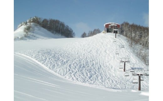 《12/28まで年内発送》スカイバレイスキー場リフト1日券（大人）＋食事券1000円分 スキーチケット 体験チケット リフト券 スキー スキーリフト券 1日券 お礼の品 スキー場 一日券 スノーボード スノボ 兵庫県 冬 旅行 イベント 有効期限 2025/26シーズン終了まで 兵庫県 香美町 村岡 ユースランド 18-02