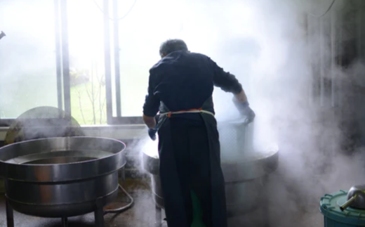 【香住ガニ 香住ガニほぐし身と濃厚蟹みそのセット 香住ガニかに身 400g（100g×4個） 濃厚蟹みそ（40g×2個）冷蔵】カニの水揚げ次第順次発送予定 本場 香住 ベニズワイガニ 兵庫 香美 カニ かにみそ ボイル 脚 職人が見極めて手作業で炊き上げ 一切冷凍保存無し ミシュラン星付きレストランからも注文が入ります カネリョウ 29000円 39-08