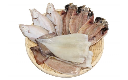 【一夜干し3点セット 産地直送】するめいか アジの開き エテガレイ  発送目安：入金確認後1ヶ月程度 兵庫県で水揚げされた3種の海産物を干物にしました 塩干物の命である塩にこだわり ミネラル分が多く含まれた天日海水塩で仕上げています 干物 日本海 兵庫県  香美町 香住  ハマダセイ 15000円 51-04