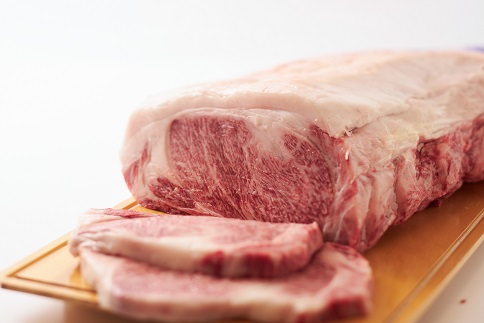 【但馬牛 究極の但馬牛 サーロインステーキ1kg 冷蔵】「満天 青空レストラン」で紹介されました！但馬玄 マグロのようなあっさり 牛肉 しゃぶしゃぶ すきやき 焼肉 ブランド 和牛 香美町 村岡 上田畜産 165,000円 01-09