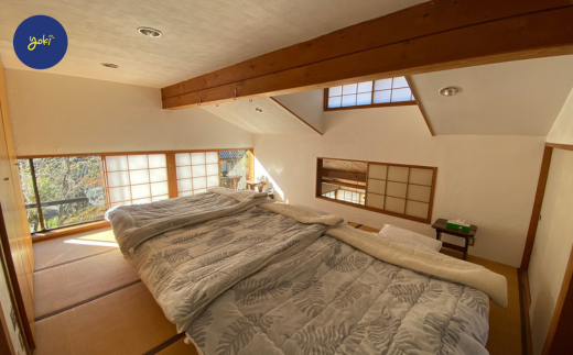 【kakayama hutte 1泊5人まで貸し切り素泊まり宿泊券】 田舎 のんびり リフレッシュ 山小屋 ロッジ風 貸し切り 宿 BBQ キャンプ 株式会社ヨキ 52-01 