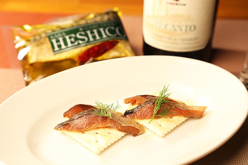 【へしこ2種セット サバへしこ・サバへしこのオリーブオイル漬け】 変わらぬ技法（ぬか漬製法）伝統料理 保存食品 手作業 ご飯のお供に お酒のおつまみ パスタと和えて 脂の乗ったサバ 発酵 海鮮 糠漬け 熟成 おつまみ 酒の肴 ふるさと納税 兵庫県 香美町 香住 北由商店 10000円 44-03