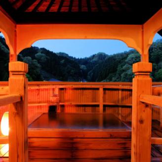 湯村温泉 朝野家 檜造り露天風呂付貴賓室 一泊二食付宿泊券(2名様ペア・平日のみ)