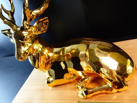 W-05  ケース入り鹿のレプリカ１体(大)