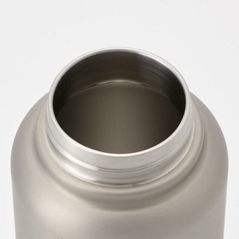 スクリューハンドル付きマグボトル 1000ml 保温保冷「シルバー」 〈スケーター株式会社〉 マグボトル 水筒 1リットル 1ｌ アウトドア 直飲み STSC10_4973307579295 奈良県 奈良市 なら 11-017