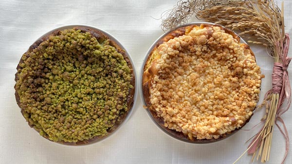 【定期便2ヶ月】米農家の嫁が作る米粉クランブルチーズケーキ（プレーン・深蒸し茶）各1個 米心工房 奈良県 奈良市 なら H-138