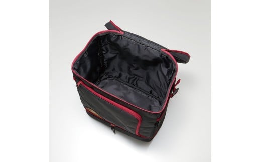 スクエアバッグ 27L  スケーター〈skater〉通勤 通学 バッグ かばん カバン リュック 旅行 底 靴 スケーター skater エンブレム ブラック 黒【底ポケット シューズ トラベル 鞄】奈良県 奈良市 なら 17-045