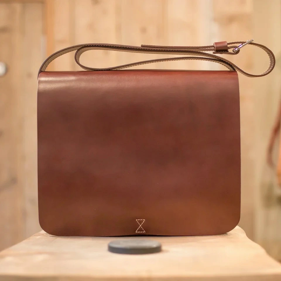 フラップ式ショルダーバッグ A4サイズ牛ヌメ革 HARUHINO 奈良県 奈良市 なら 140-002