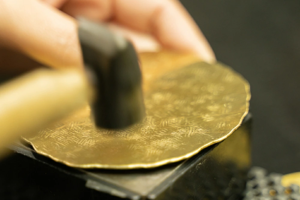 万喜彫金工房 体験チケット（シカせんべいコースター）2名様分 合同会社工藝舎 奈良県 奈良市 なら 55-012