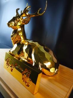 W-05  ケース入り鹿のレプリカ１体(大)