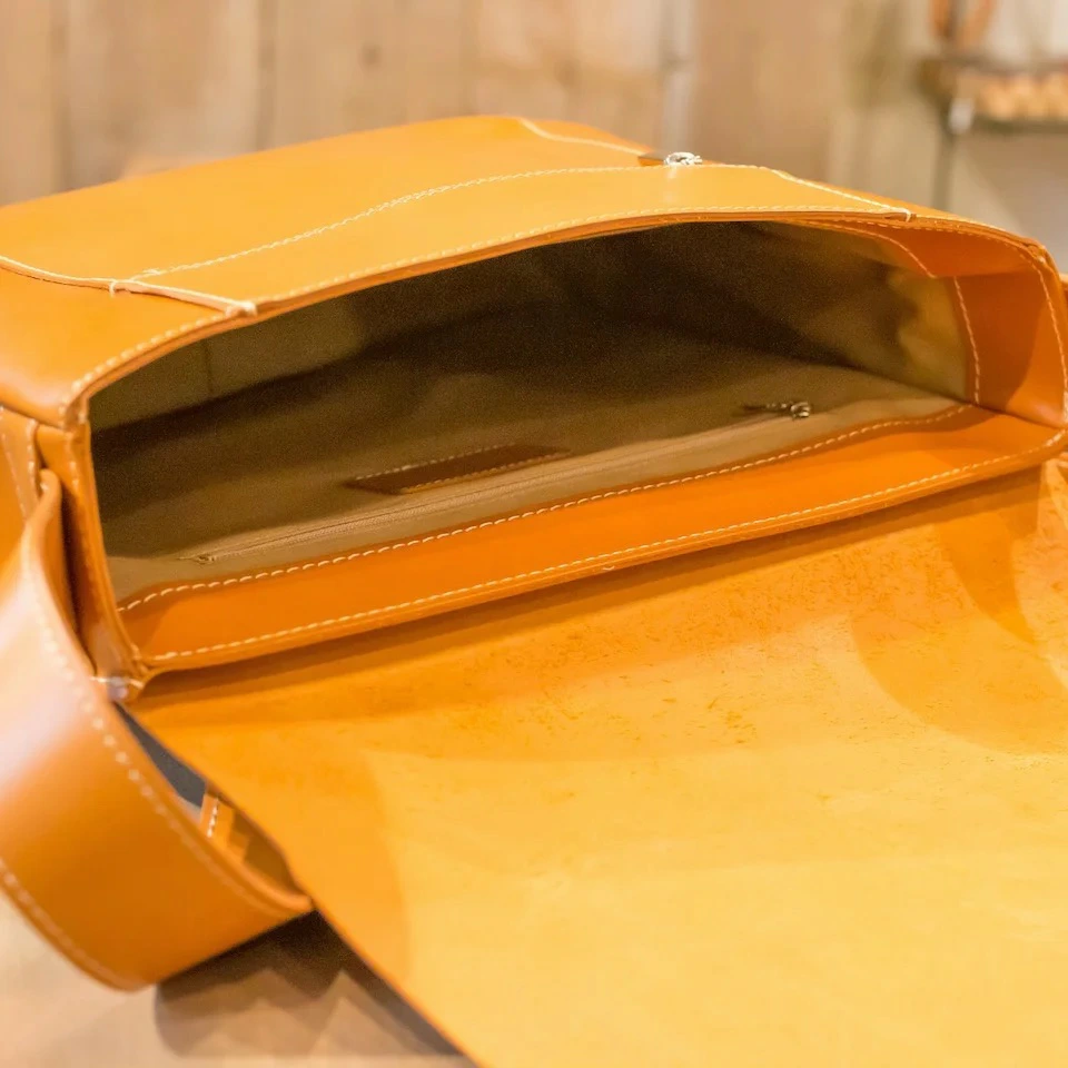 フラップ式ショルダーバッグ A4サイズ牛ヌメ革 HARUHINO 奈良県 奈良市 なら 140-002