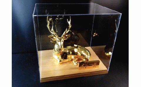 W-05  ケース入り鹿のレプリカ１体(大)