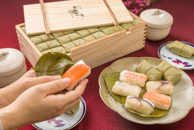 柿の葉寿司 さば さけ 50個入 二段詰 中谷本舗 ゐざさ 奈良 名物 郷土料理 押し寿司 鯖 鮭 詰め合わせ セット 和食 伝統 贈り物 ギフト お取り寄せ 寿司 すし グルメ 特産品 名産 奈良市 奈良県 敬老の日 ハロウィン クリスマス バレンタイン 正月 33-007