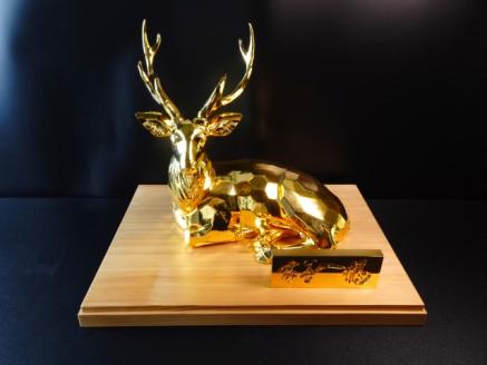 W-05  ケース入り鹿のレプリカ１体(大)