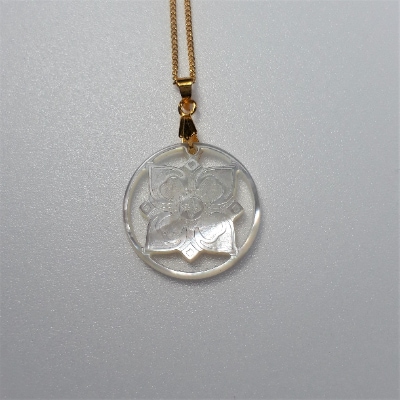 25ミリ!「丸と四角」のペンダント　白蝶貝