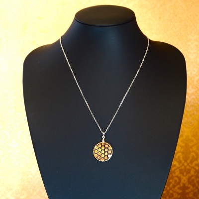 25ミリ!茶蝶貝のレース彫刻「麻」ペンダント