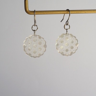 白蝶貝のレース彫刻「麻」ピアス
