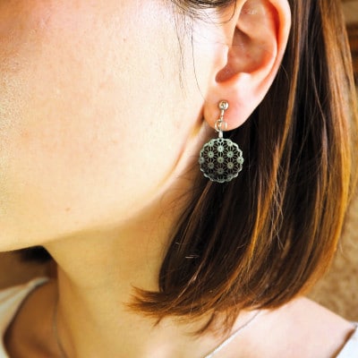 黒蝶貝のレース彫刻「麻」イヤリング