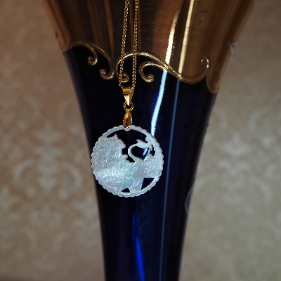 25ミリ!優美な鳳凰のペンダント　白蝶貝