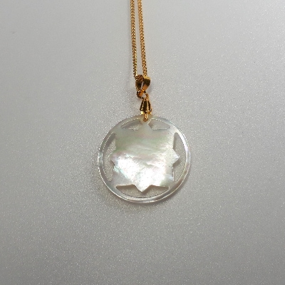 25ミリ!「丸と四角」のペンダント　白蝶貝