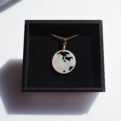 25ミリ!優美な鳳凰のペンダント　白蝶貝