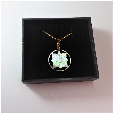 25ミリ!「丸と四角」のペンダント　黒蝶貝