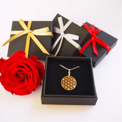 25ミリ!茶蝶貝のレース彫刻「麻」ペンダント