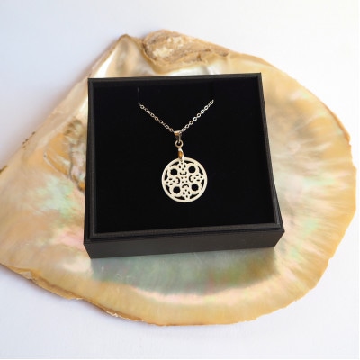 白蝶貝「大極門の錺金具」ペンダント