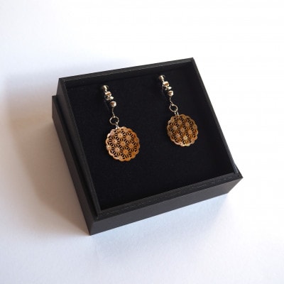 茶蝶貝のレース彫刻「麻」イヤリング