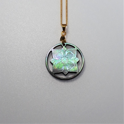 25ミリ!「丸と四角」のペンダント　黒蝶貝