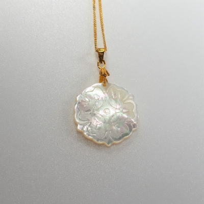 25ミリ!「華」のペンダント　白蝶貝