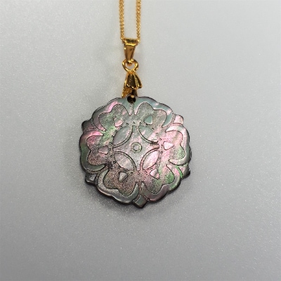 25ミリ!「華」のペンダント　黒蝶貝