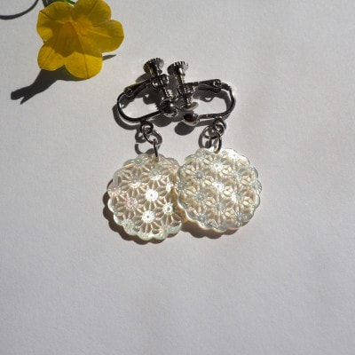 白蝶貝のレース彫刻「麻」イヤリング