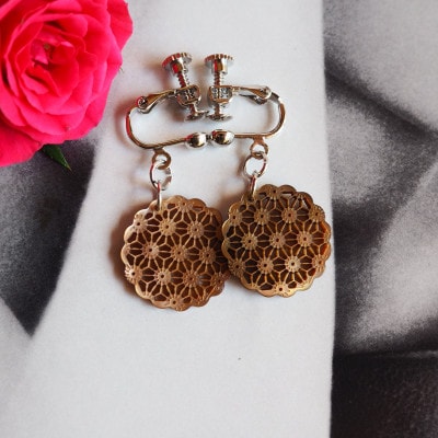 茶蝶貝のレース彫刻「麻」イヤリング