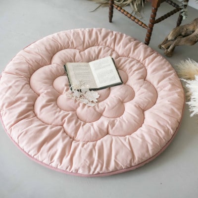 日本製直径110cmプレイマットラウンドマット花キルトダブルガーゼ　ピンク