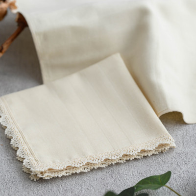 和晒ダブルガーゼを2枚重ねた4重ガーゼ仕様　シンプルハンカチとレース付ハンカチクリーム(2枚セット)