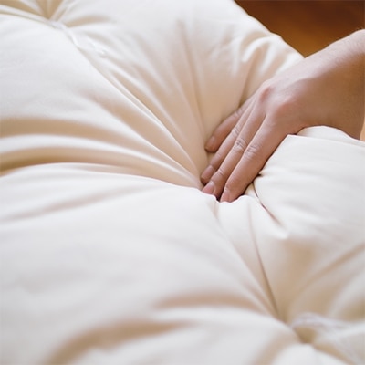 年中使える　ボリュームのある敷き布団(木綿わた90%)　シングル　和布団　シンプルなオフ白無地