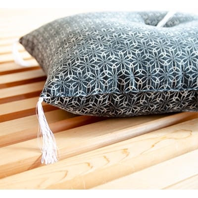 黒花座布団55×59(銘仙版)　1枚