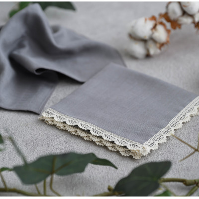 和晒ダブルガーゼを2枚重ねた4重ガーゼ仕様シンプルハンカチとレース付ハンカチ　グレー(2枚セット)