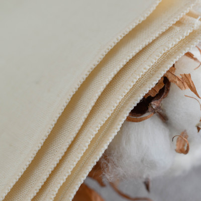 和晒ダブルガーゼを2枚重ねた4重ガーゼ仕様　シンプルハンカチとレース付ハンカチクリーム(2枚セット)