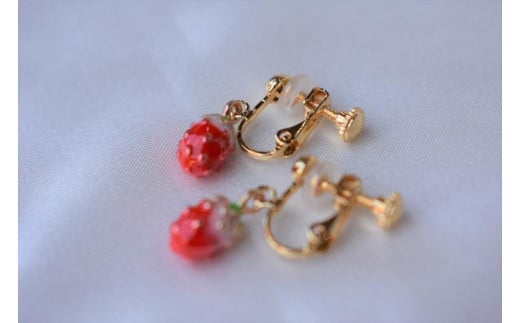 奈良のいちごピアス（イヤリング）　アクセサリー　ピアス　イヤリング　パワーストーン　※備考欄に部品の種類と色をご記入ください。※着日指定不可