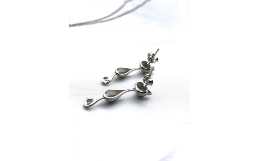 幸せのカギしっぽ　猫ピアス＆ネックレスのセット≪アクセサリー ピアス ネックレス 猫 カギしっぽ≫※着日指定不可