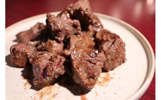 牛タン・牛すじ　酒の肴セット 牛タン塩だれ花咲きサイコロステーキ２００ｇ、Ａ５ランク黒毛和牛牛すじ使用土手焼き３００g、牛タンの燻製２００g ※離島不可（北海道、沖縄本島は配送可）※着日指定不可