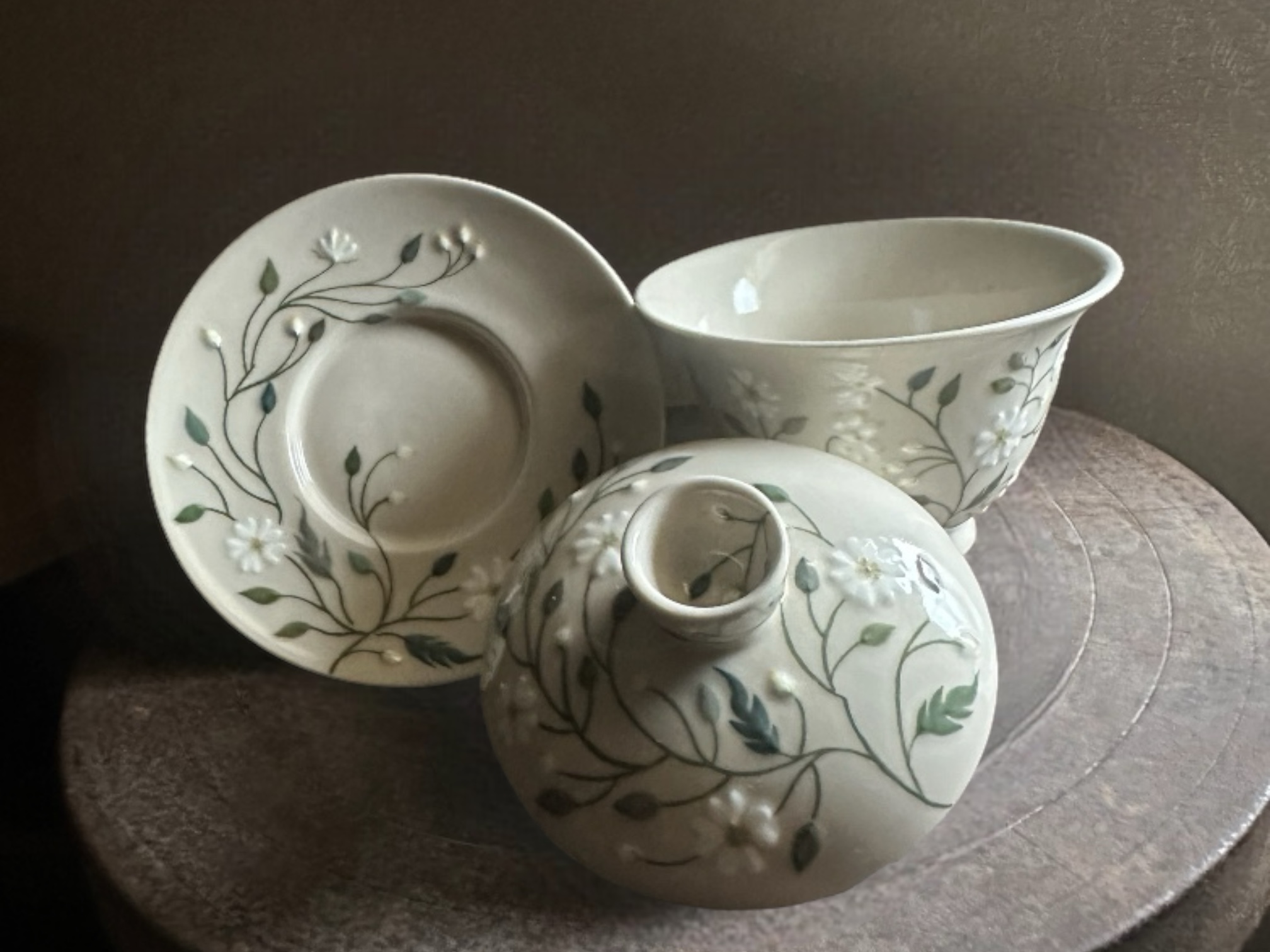 【ANA限定】磁器製の盛絵を施した中国茶器 白い花 蓋碗 ※離島への配送不可