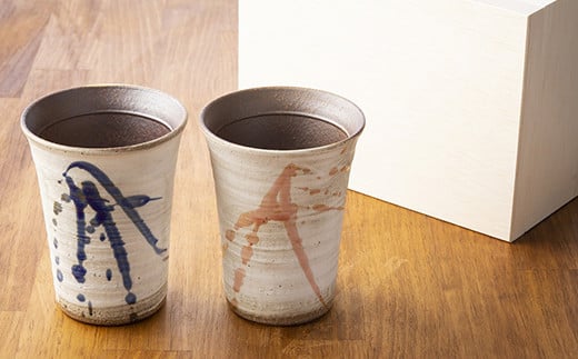 木箱入り 信楽焼ペアフリーカップ【還暦・古希・長寿御祝に】 [1937]