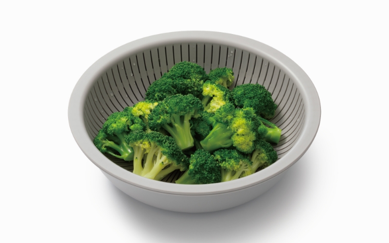 米とぎにも使える ザル ボウル 浅型 LBK-02 グレー ／ キッチン用品 調理器具 耐熱 重ねて収納 コンパクト ライクイット like-it【like022-2】