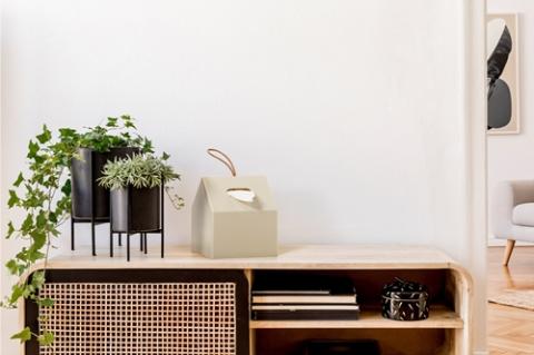 再生プラスチックを使ったティッシュホルダー ＴＨＲ－０１ ベージュ ／ ライクイット ティッシュケース 持ち運び 取手 トイレットペーパー ロールペーパー 奈良県 葛城市【like089】