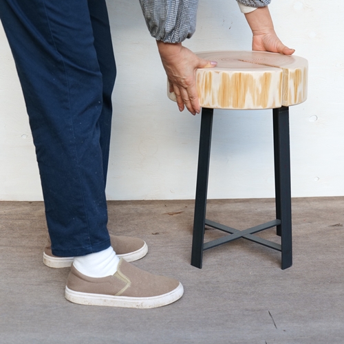 ＜売切＞【MORITO】丸太（切り株）とアイアンスツール（杉