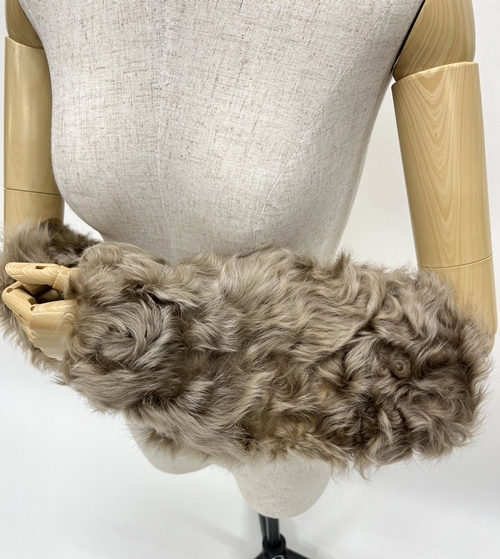 ファー ロングカフス チキャンラム ベージュ ／ 西本毛皮商