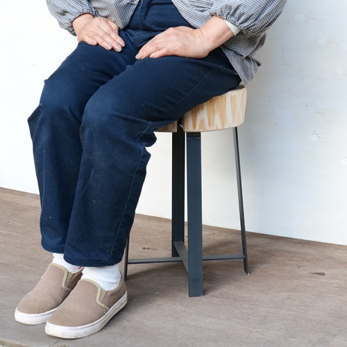 ＜売切＞【MORITO】丸太（切り株）とアイアンスツール（杉